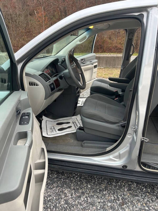 2010 Chrysler Town and Country LX