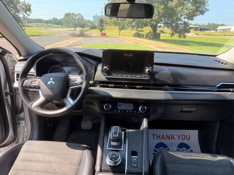 2024 Mitsubishi Outlander SE