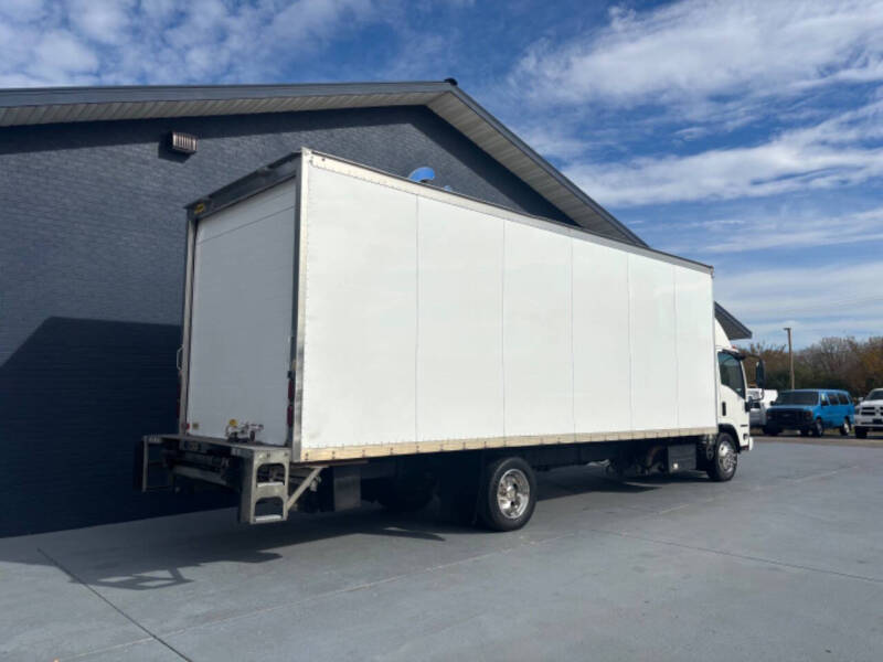 2017 Isuzu NRR 24FT Box Van