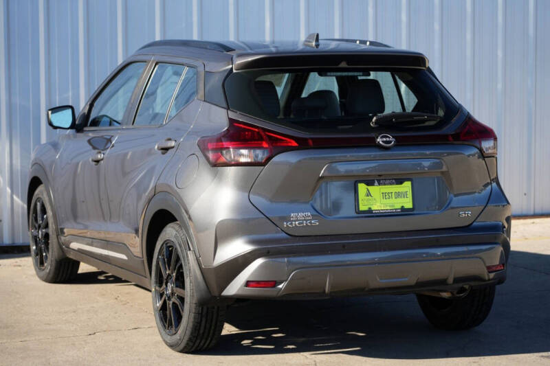 2023 Nissan Kicks SR