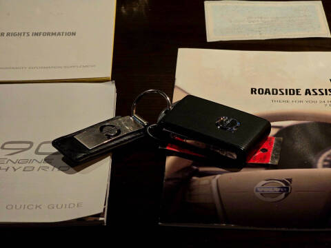 2016 Volvo XC90 T8 eAWD Momentum