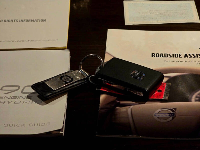 2016 Volvo XC90 T8 eAWD Momentum