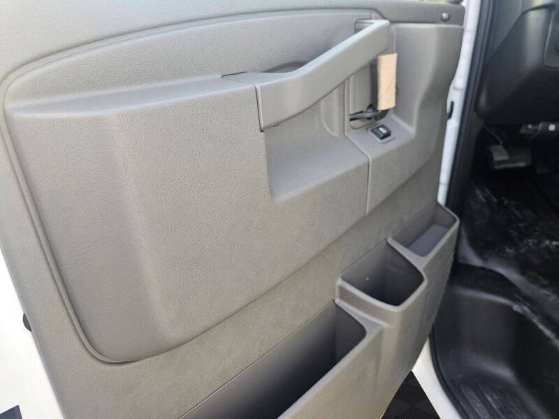 2025 Chevrolet Express 2500