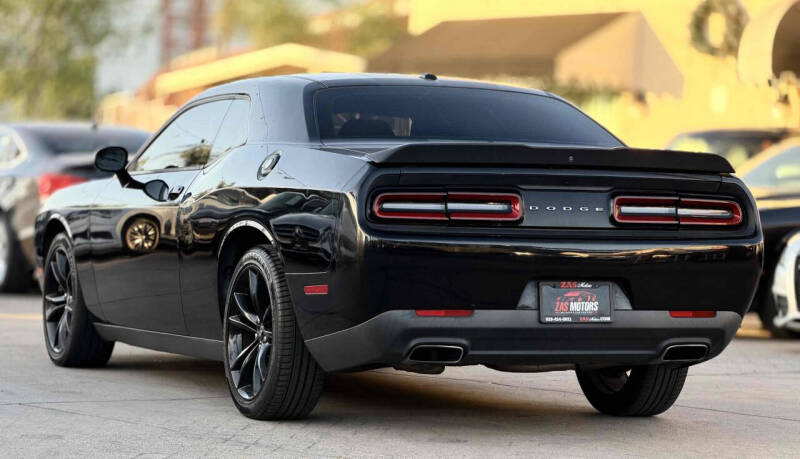 2017 Dodge Challenger SXT