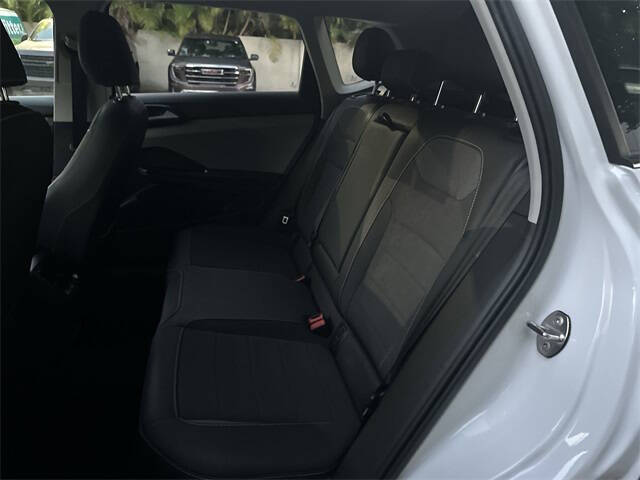 2024 Volkswagen Taos SE