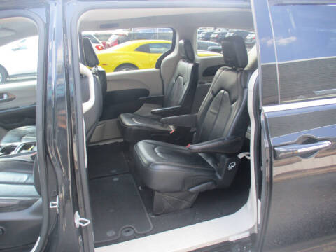 2017 Chrysler Pacifica Touring-L