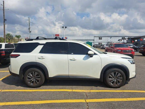 2022 Nissan Pathfinder SV