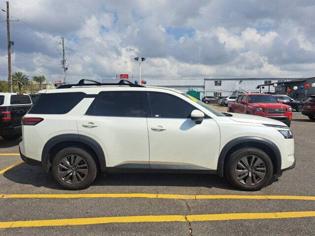 2022 Nissan Pathfinder SV
