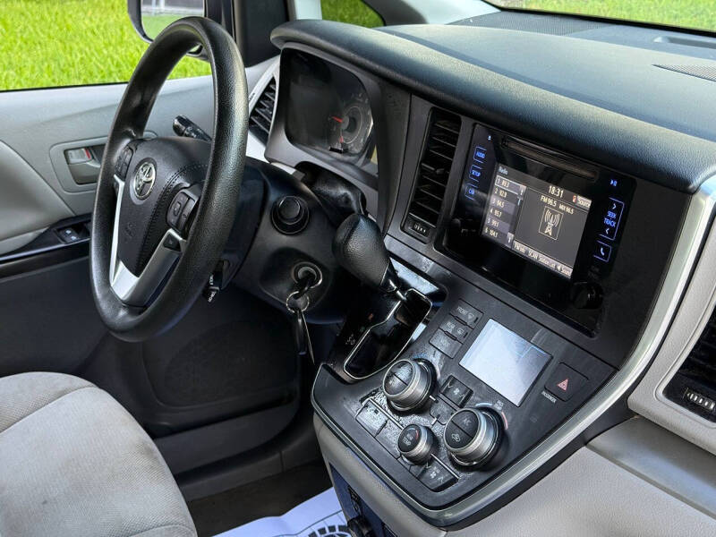 2017 Toyota Sienna L 7-Passenger