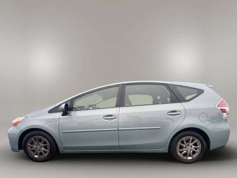 2015 Toyota Prius v Five