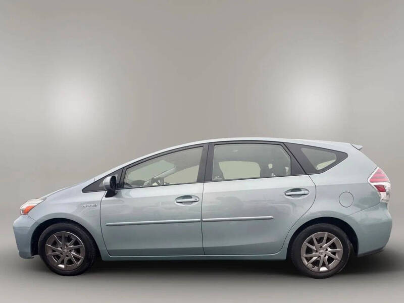 2015 Toyota Prius v Five