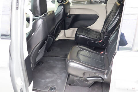 2022 Chrysler Pacifica Touring L