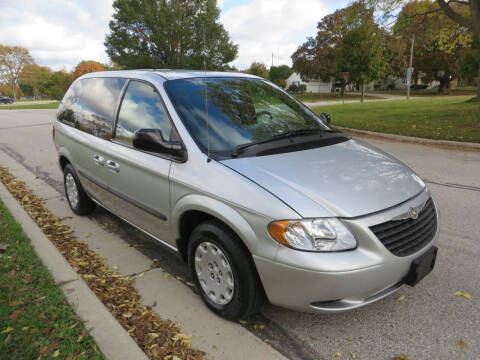 2004 Chrysler Town and Country Family Value