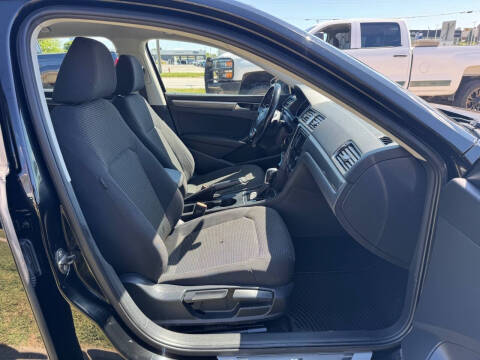 2016 Volkswagen Passat 1.8T R-Line