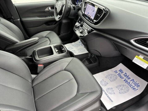 2025 Chrysler Voyager LX