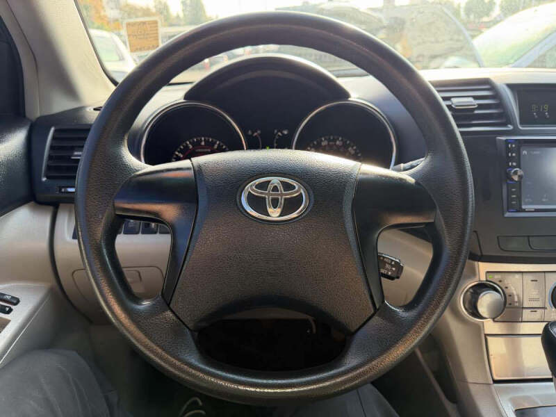 2011 Toyota Highlander SE