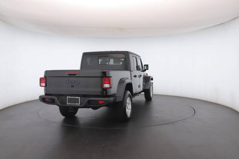 2022 Jeep Gladiator Sport