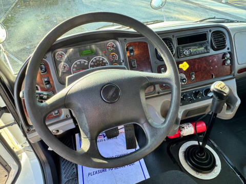 2017 Freightliner M2 106