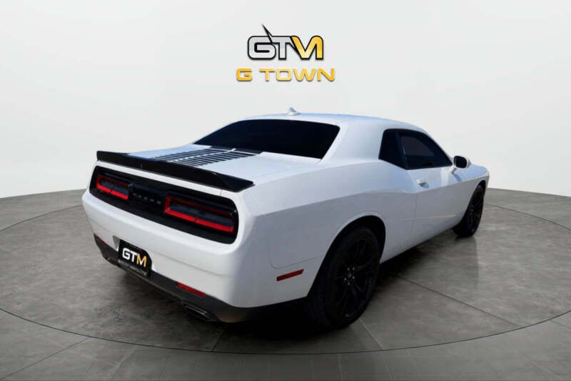 2018 Dodge Challenger SXT Plus