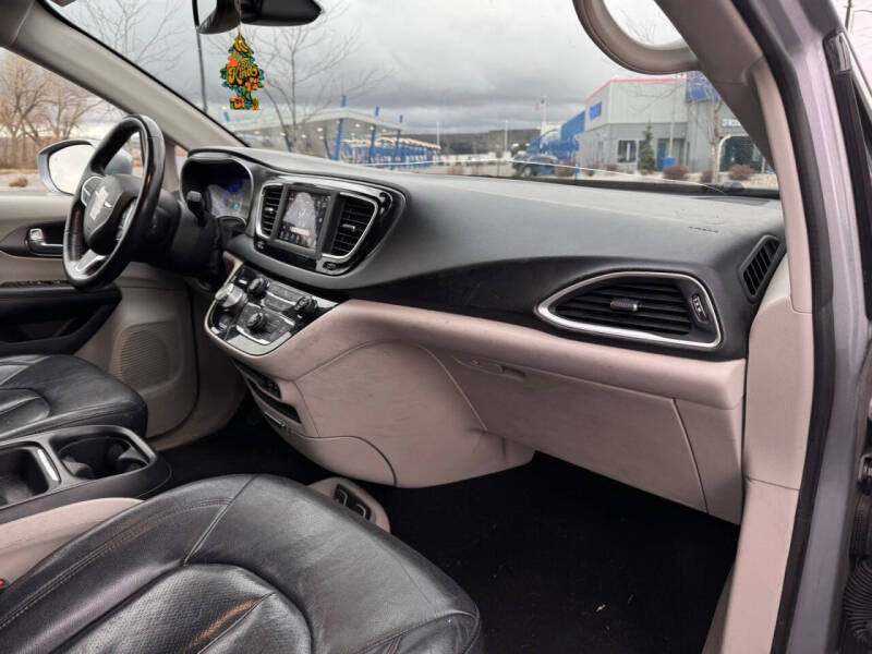 2020 Chrysler Pacifica Touring L