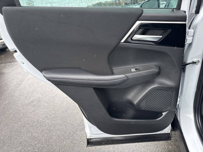 2023 Mitsubishi Outlander ES