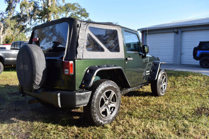 2011 Jeep Wrangler null photo 15