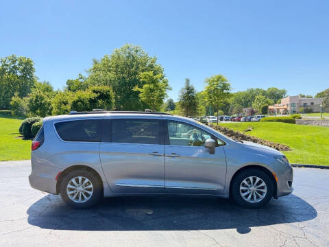 2017 Chrysler Pacifica Touring-L