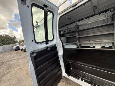 2022 GMC Savana 2500