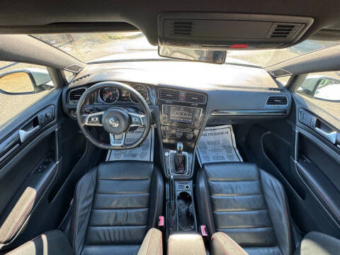 2017 Volkswagen Golf GTI Sport