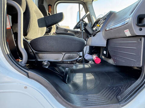 2017 Freightliner M2 106