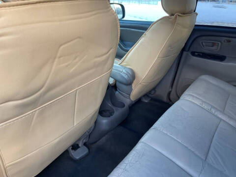 2004 Toyota Sequoia SR5