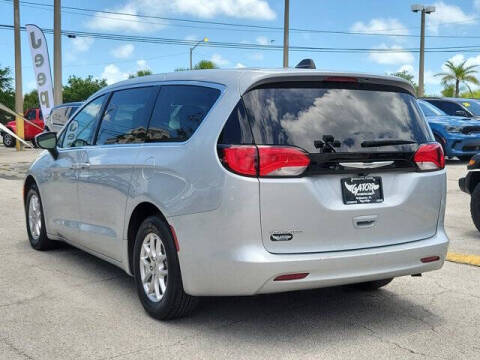 2023 Chrysler Voyager LX