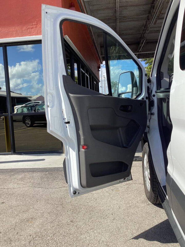 2023 Ford Transit 350 XLT