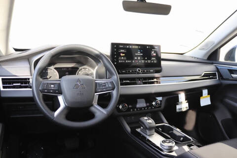 2025 Mitsubishi Outlander ES