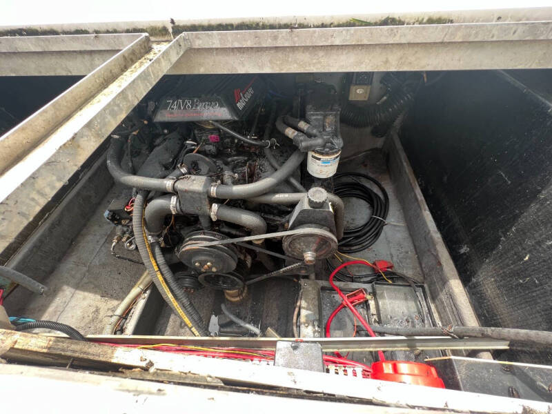 1990 Regal Commodore 265 Cabin Cruiser