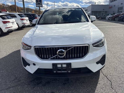 2025 Volvo XC40 B5 Core Bright Theme