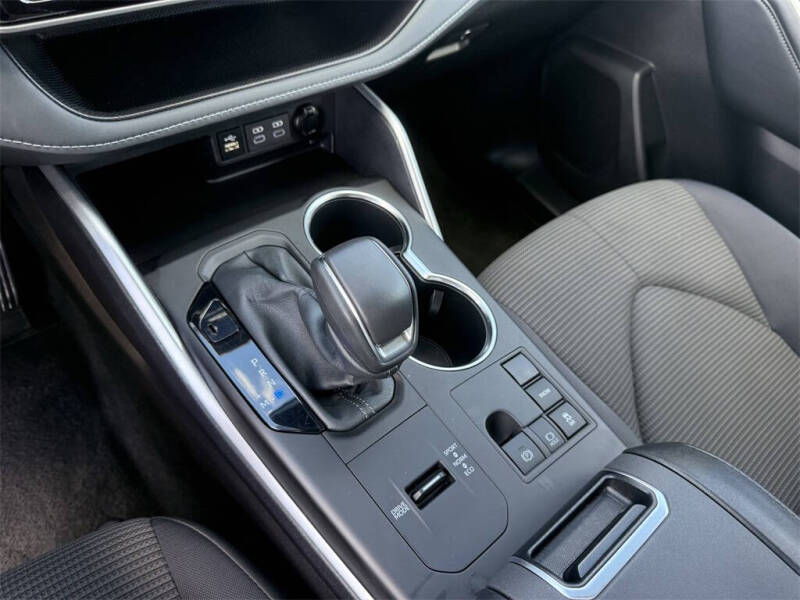 2025 Toyota Highlander LE