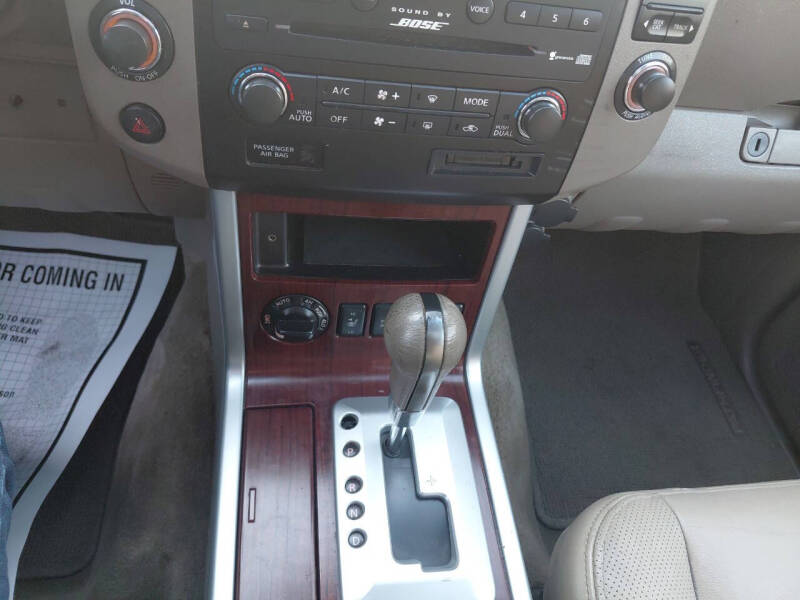 2012 Nissan Pathfinder LE