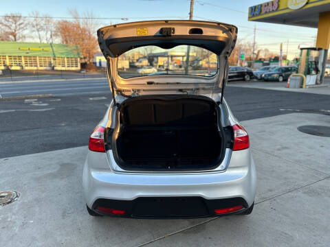 2015 Kia Rio 5-Door LX