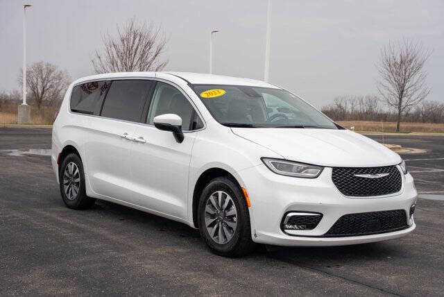 2023 Chrysler Pacifica Plug-In Hybrid Touring L