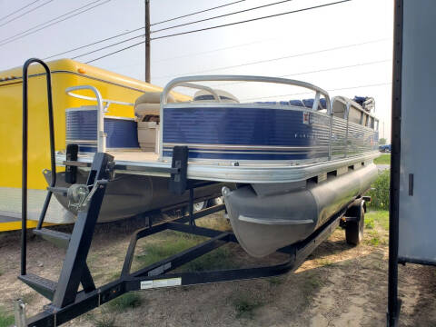 2013 Tracker Fishin barge