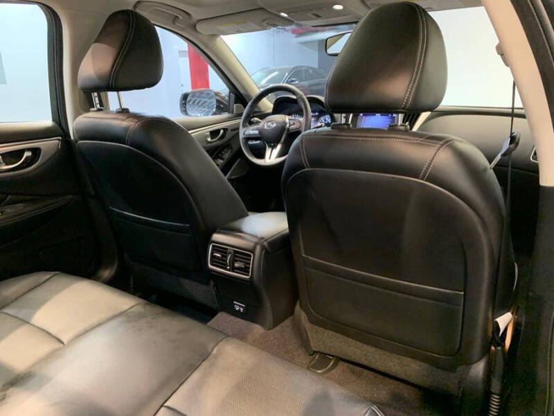 2022 Infiniti Q50 Luxe