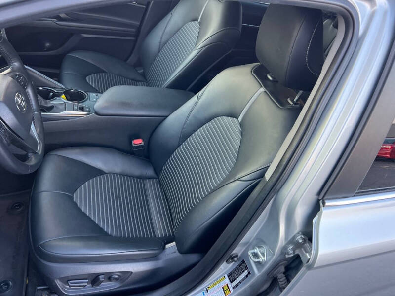 2020 Toyota Camry SE