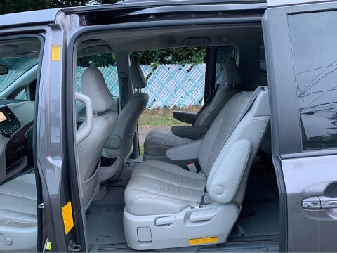 2014 Toyota Sienna XLE 7-Passenger