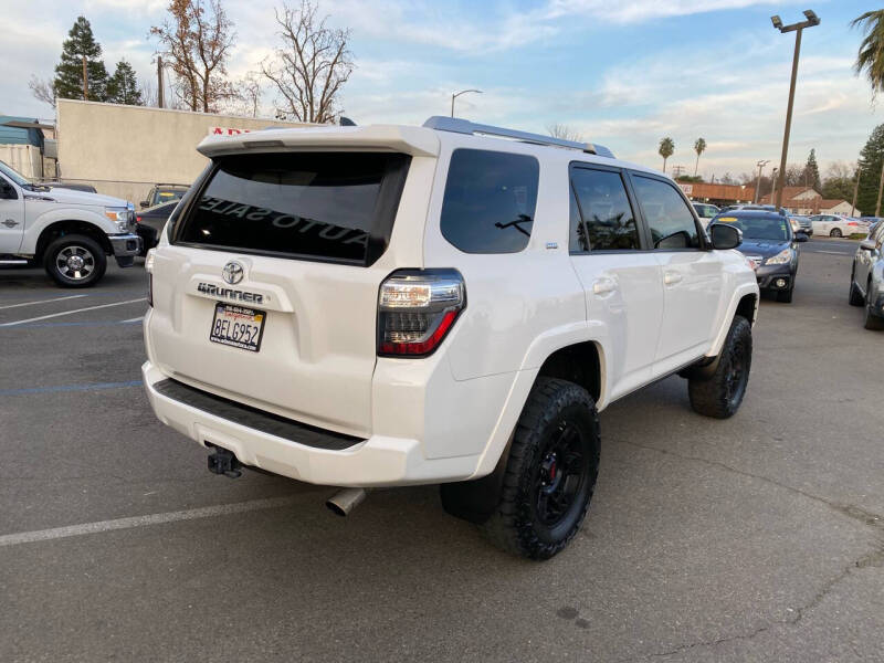 2018 Toyota 4Runner SR5 Premium photo 3