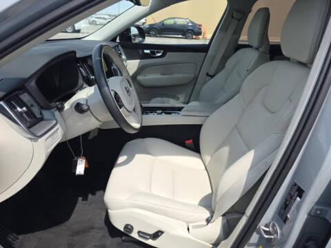 2025 Volvo XC60 T8 Plus Dark Theme