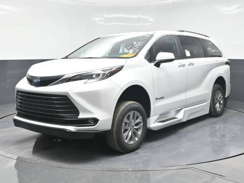 2025 Toyota Sienna XLE 7-Passenger