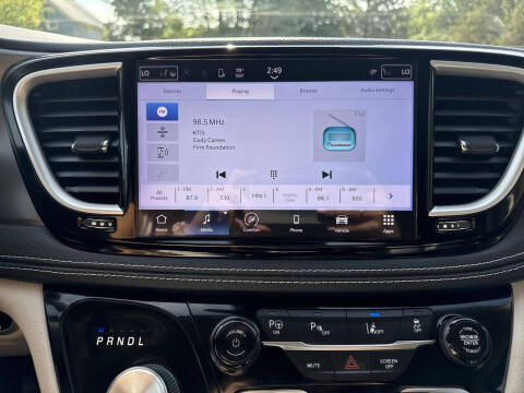 2023 Chrysler Pacifica Plug-In Hybrid Touring L