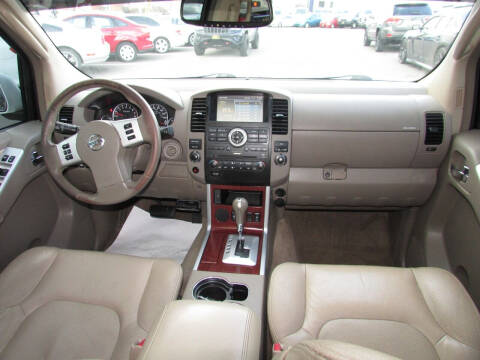 2010 Nissan Pathfinder LE