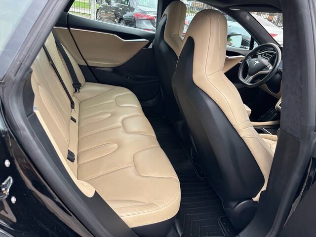 2015 Tesla Model S 18